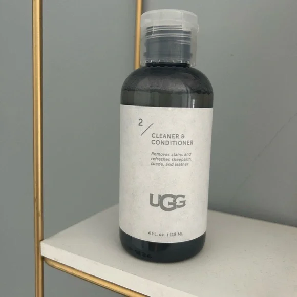 UGG Sheepskin and Suede Cleaning Kit - Picture 5 of 9